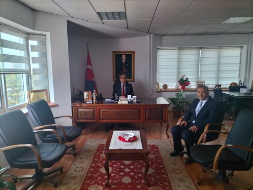 Şehit Muhammed Fatih Safitürk İmam Hatip Ortaokulu Müdürü Sayın Hasan Naci Özcan, Kaymakamımız Sayın Sadettin Yücel'e Ziyarette Bulundu.